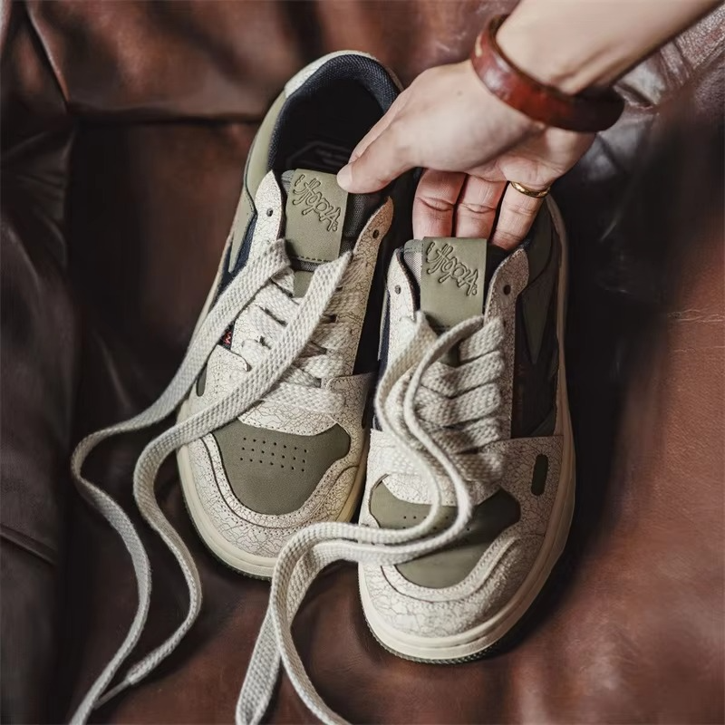 Valterra™ RetroBlock Cracked-Texture Skate Sneaker – Chunky Casual Low-Top